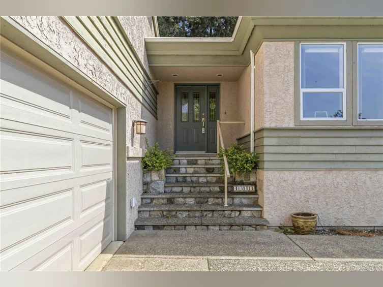 4343 Emily Carr Drive, Saanich, BC, V8X 5E4 - 3