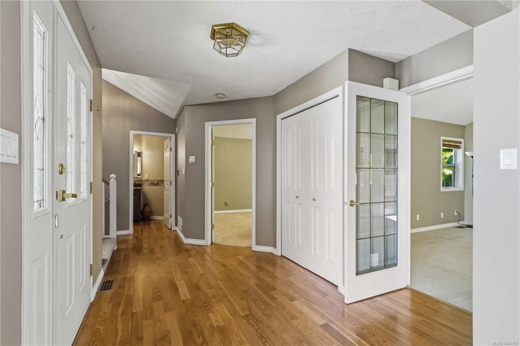 4343 Emily Carr Drive, Saanich, BC, V8X 5E4 - 17