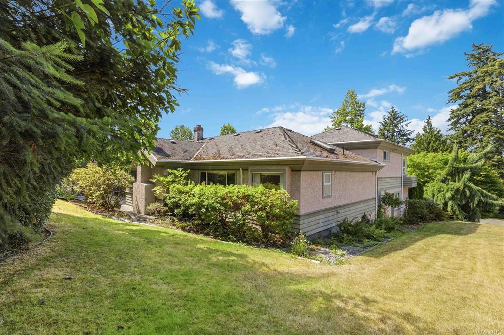 4343 Emily Carr Drive, Saanich, BC, V8X 5E4 - 40