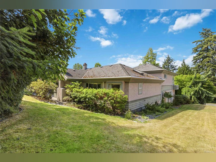 4343 Emily Carr Drive, Saanich, BC, V8X 5E4 - 40