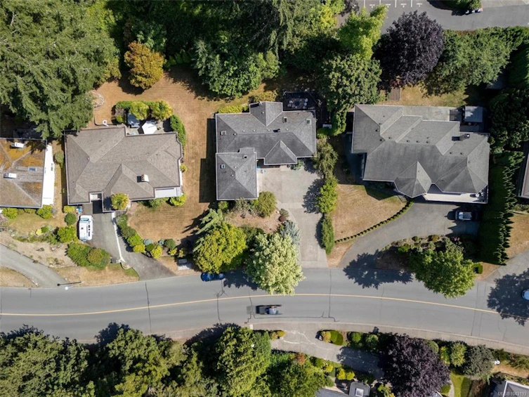 4343 Emily Carr Drive, Saanich, BC, V8X 5E4 - 42