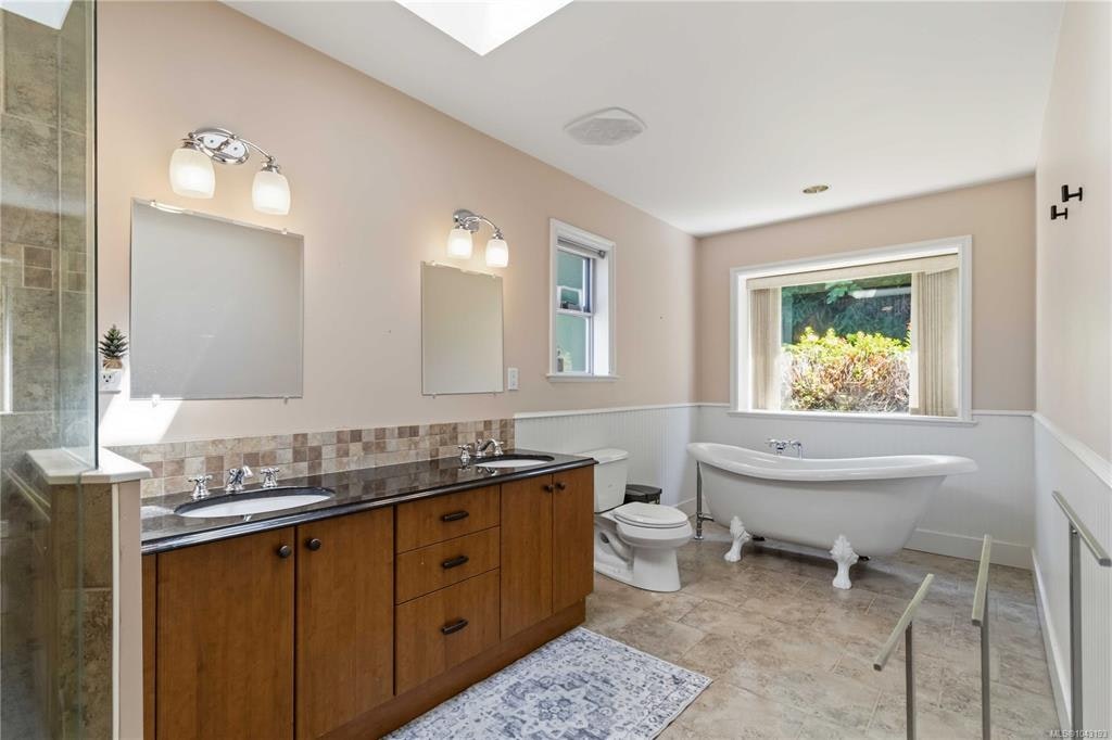 4343 Emily Carr Drive, Saanich, BC, V8X 5E4 - 20
