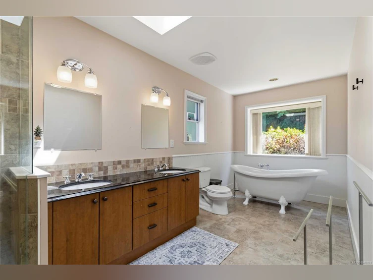 4343 Emily Carr Drive, Saanich, BC, V8X 5E4 - 20