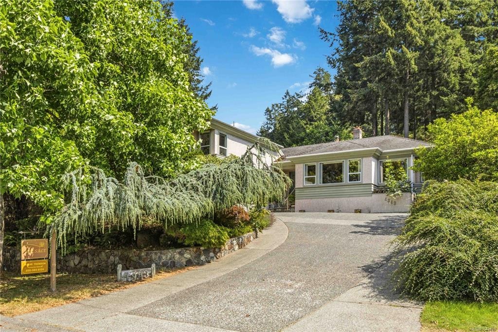 4343 Emily Carr Drive, Saanich, BC, V8X 5E4 - 41