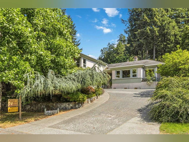 4343 Emily Carr Drive, Saanich, BC, V8X 5E4 - 41