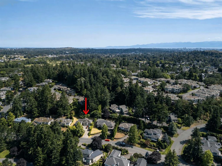 4343 Emily Carr Drive, Saanich, BC, V8X 5E4 - 43