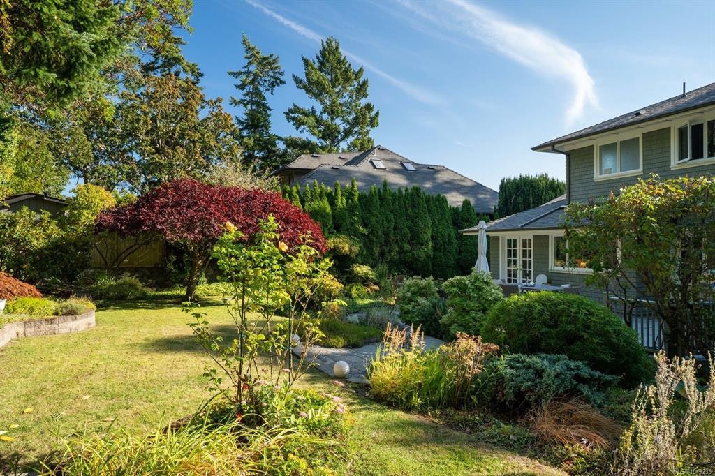 2944 Tudor Avenue, Saanich, BC, V8N 1M1 - 45
