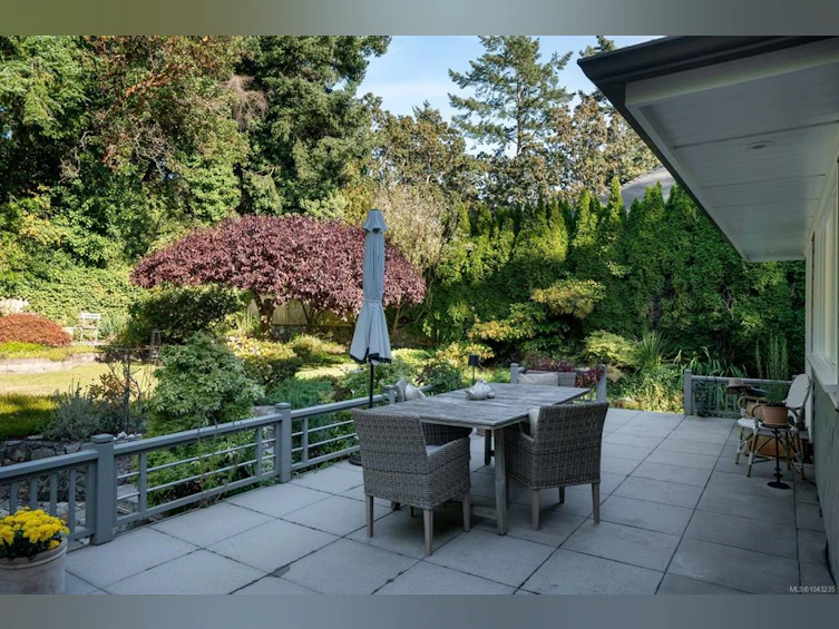 2944 Tudor Avenue, Saanich, BC, V8N 1M1 - 41