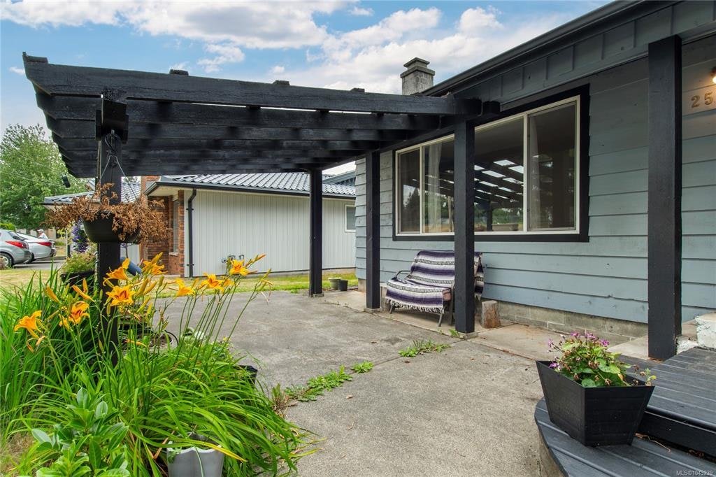 2505 S Alder Street, Campbell River, BC, V9W 5T3 - 3