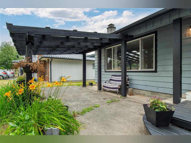 2505 S Alder Street, Campbell River, BC, V9W 5T3 - 3