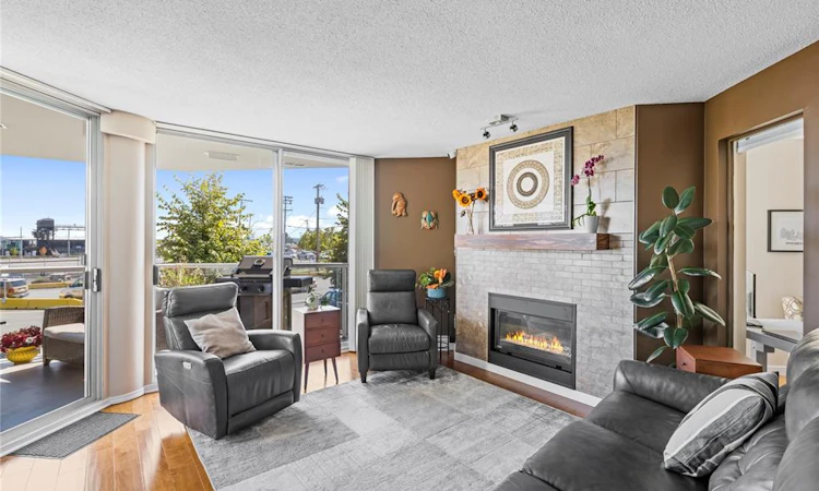 206-158 Promenade Drive