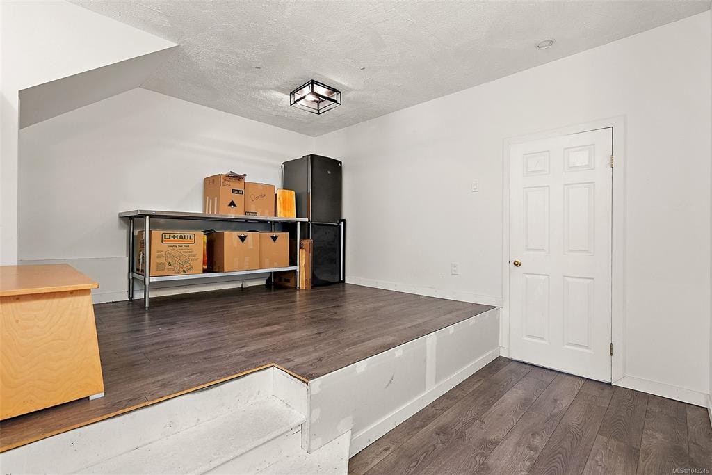 1224 Mariposa Avenue, Saanich, BC, V8Z 6P4 - 17