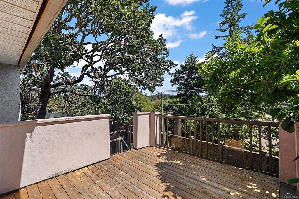1224 Mariposa Avenue, Saanich, BC, V8Z 6P4 - 7