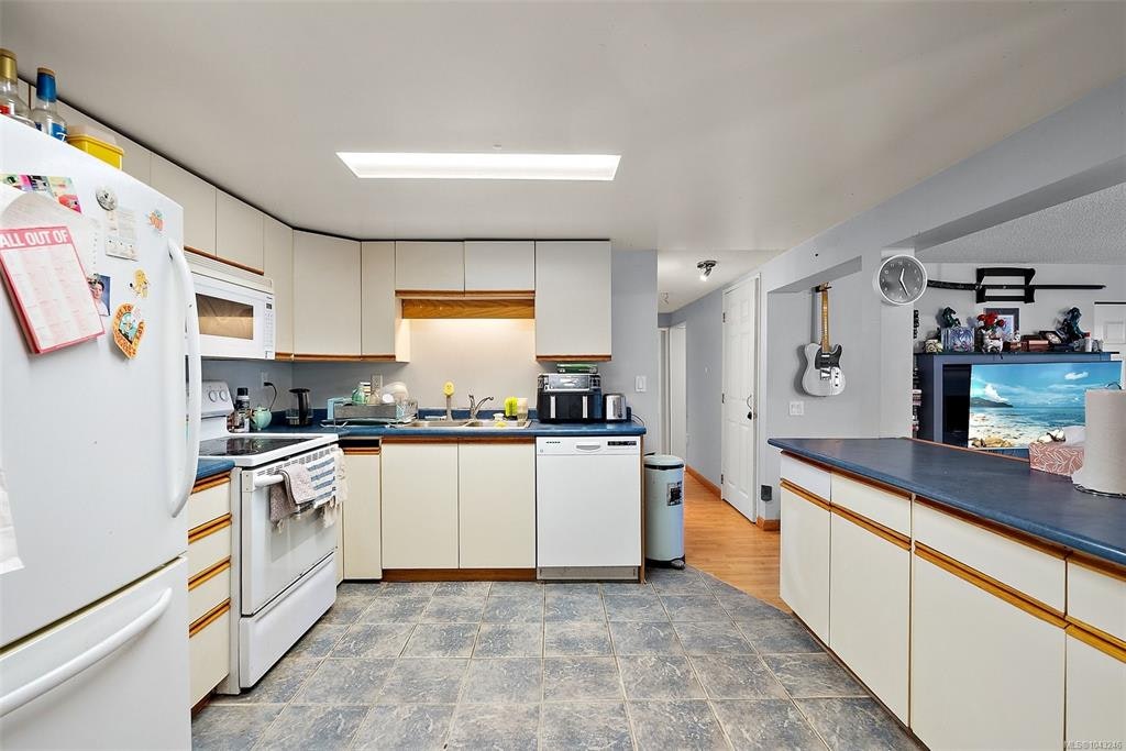 1224 Mariposa Avenue, Saanich, BC, V8Z 6P4 - 25