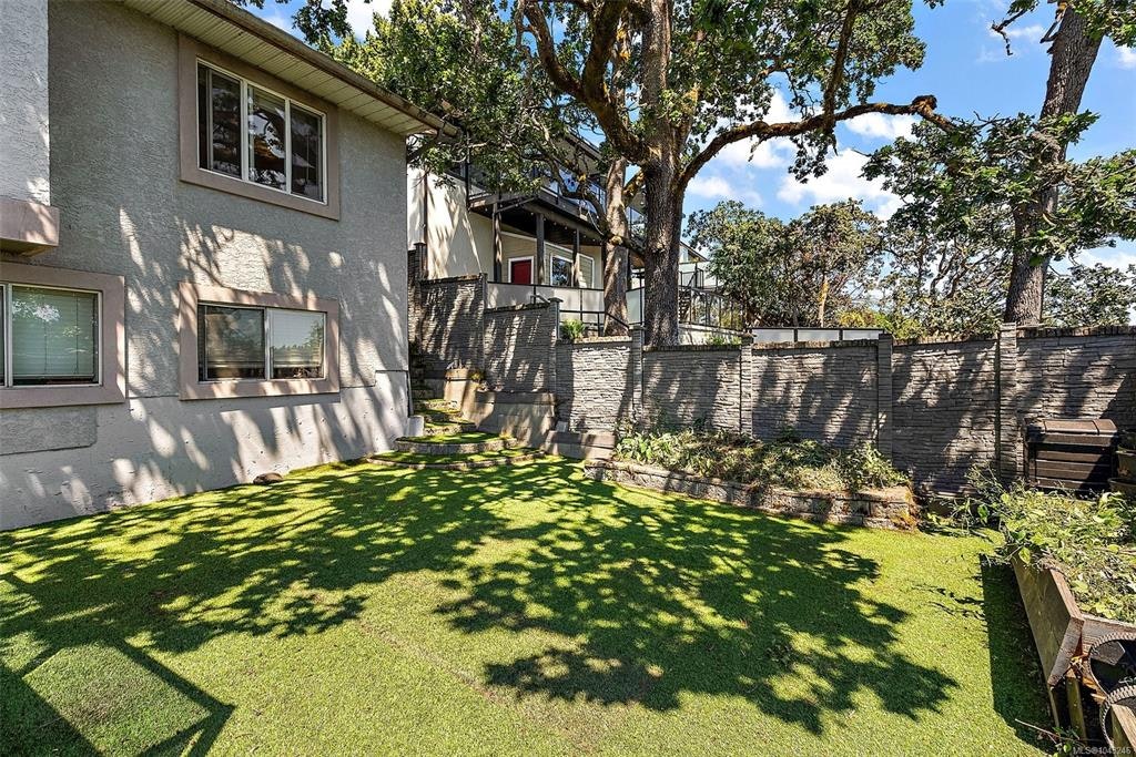1224 Mariposa Avenue, Saanich, BC, V8Z 6P4 - 20