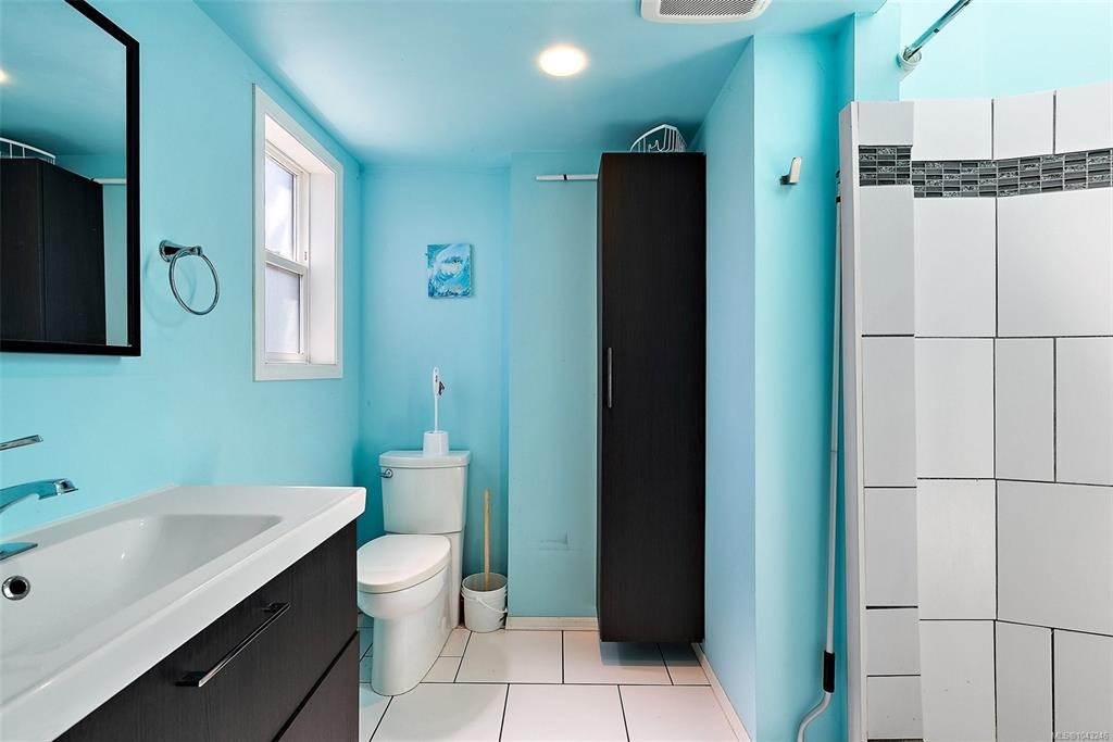 1224 Mariposa Avenue, Saanich, BC, V8Z 6P4 - 10