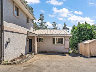 1224 Mariposa Avenue - 2