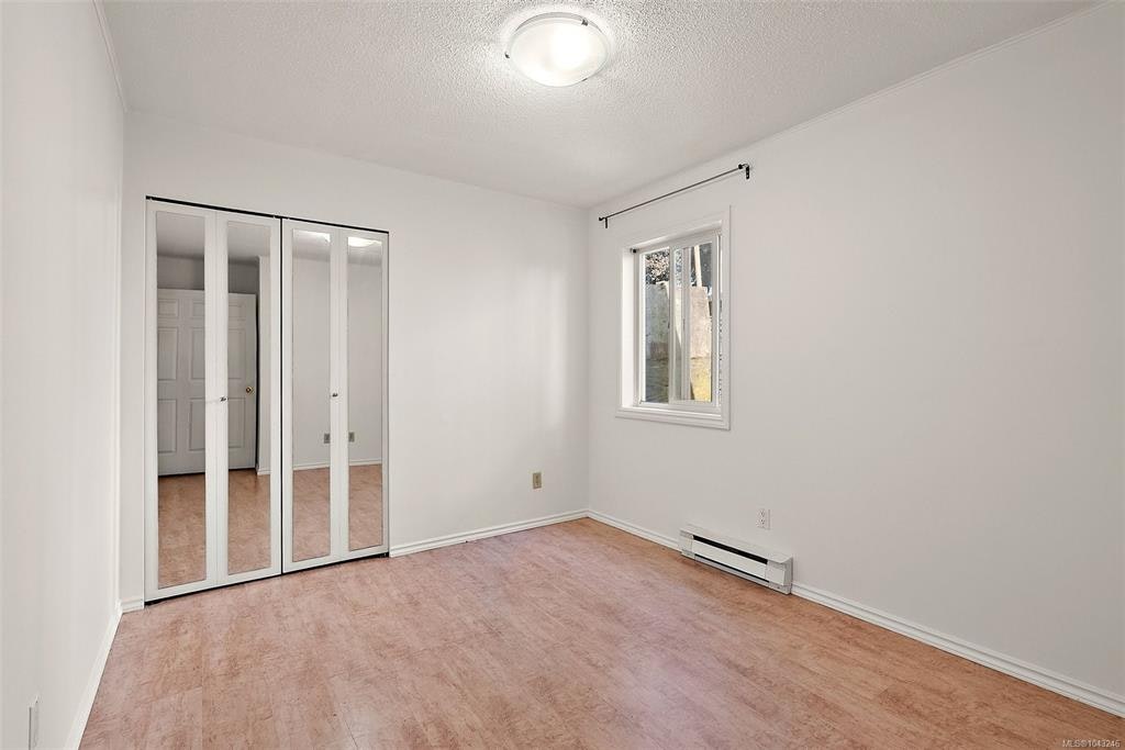 1224 Mariposa Avenue, Saanich, BC, V8Z 6P4 - 8