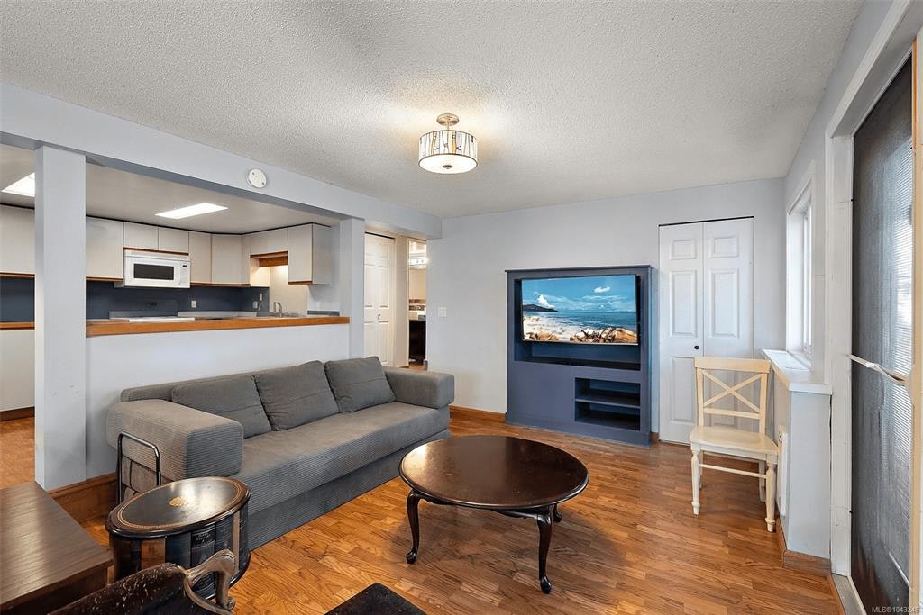 1224 Mariposa Avenue, Saanich, BC, V8Z 6P4 - 24