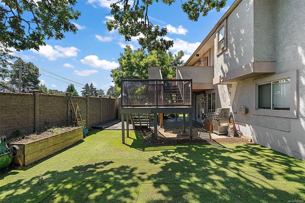 1224 Mariposa Avenue, Saanich, BC, V8Z 6P4 - 21