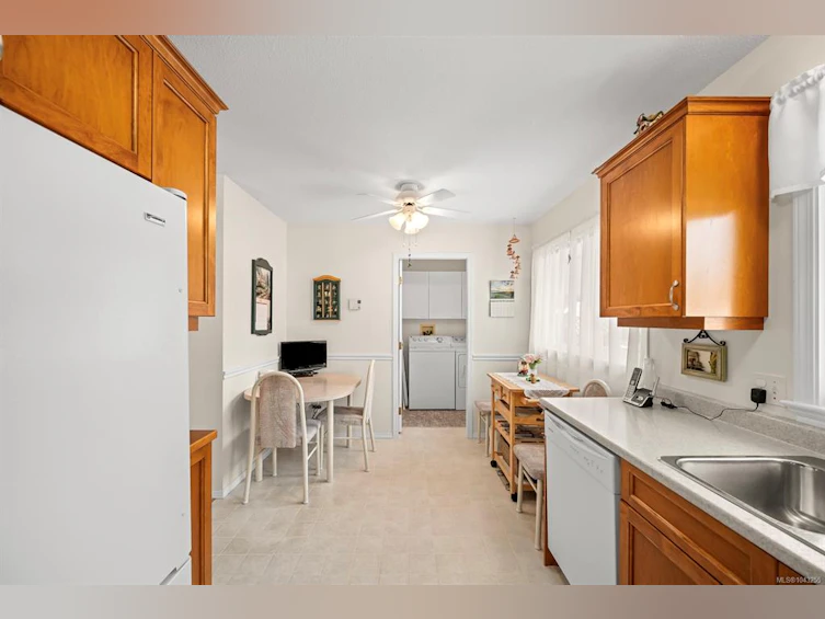 1413 Canso Avenue, Comox, BC, V9M 3C3 - 6