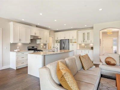 2266 Idiens Way - 3