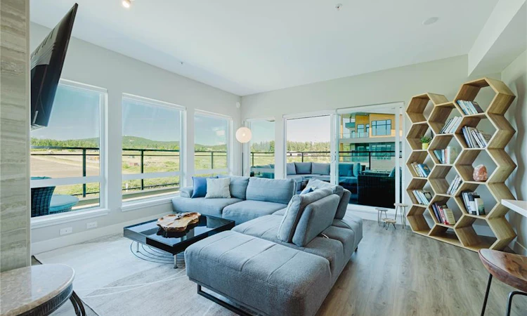501-2500 Hackett Crescent