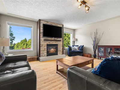 240 Carmanah Drive - 5