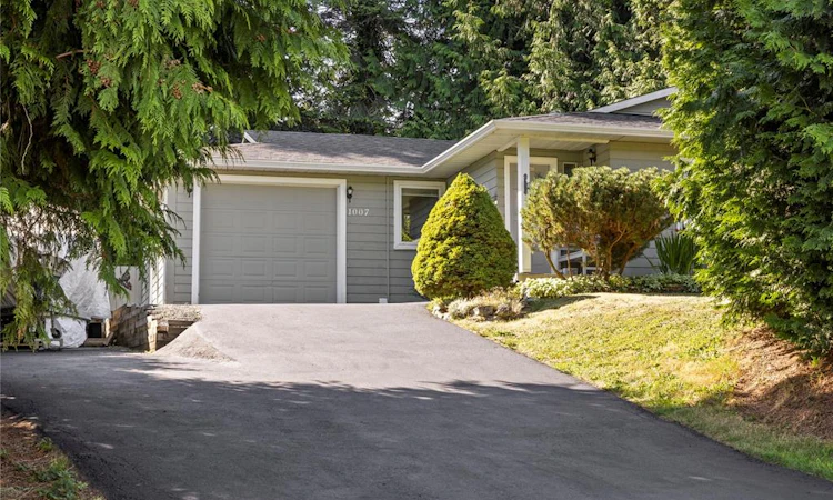 1007 Centre Crescent