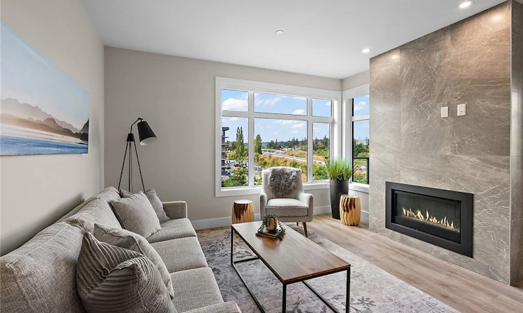202-2520 Hackett Crescent