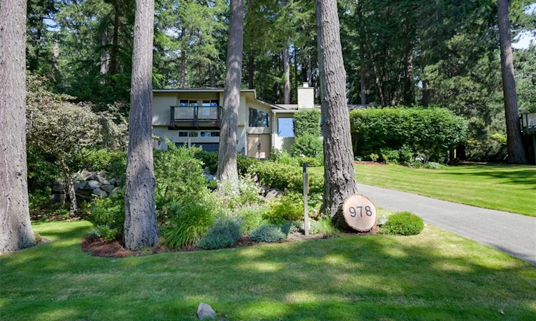978 Fir Tree Glen
