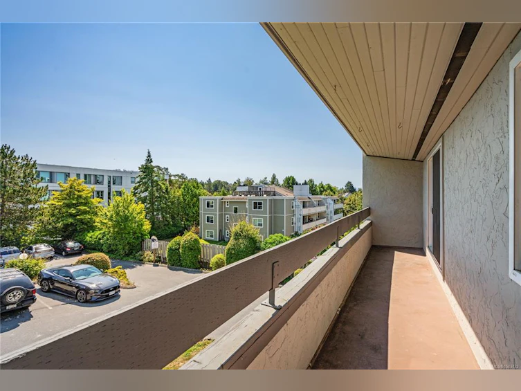 209-3235 Quadra Street, Saanich, BC, V8X 1G4 - 23