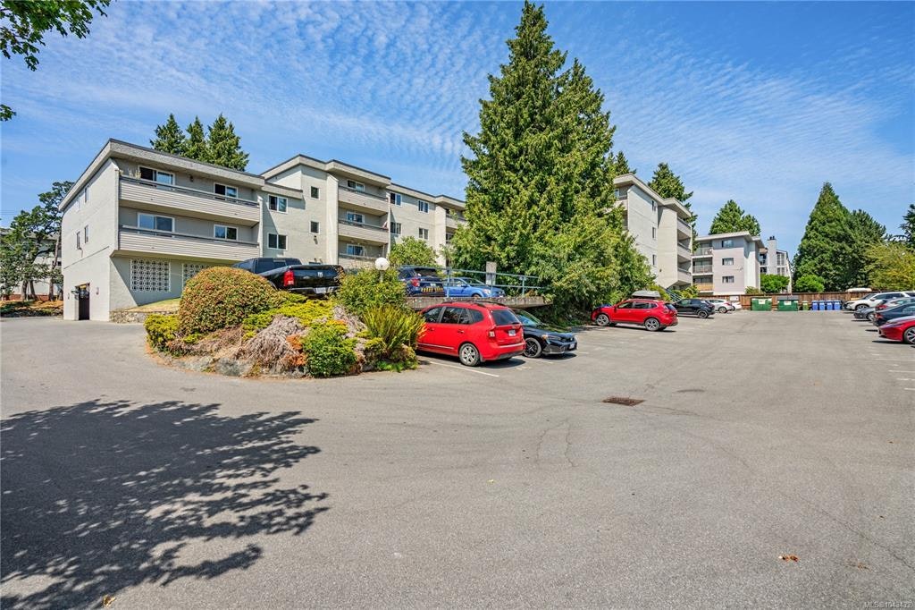 209-3235 Quadra Street, Saanich, BC, V8X 1G4 - 30