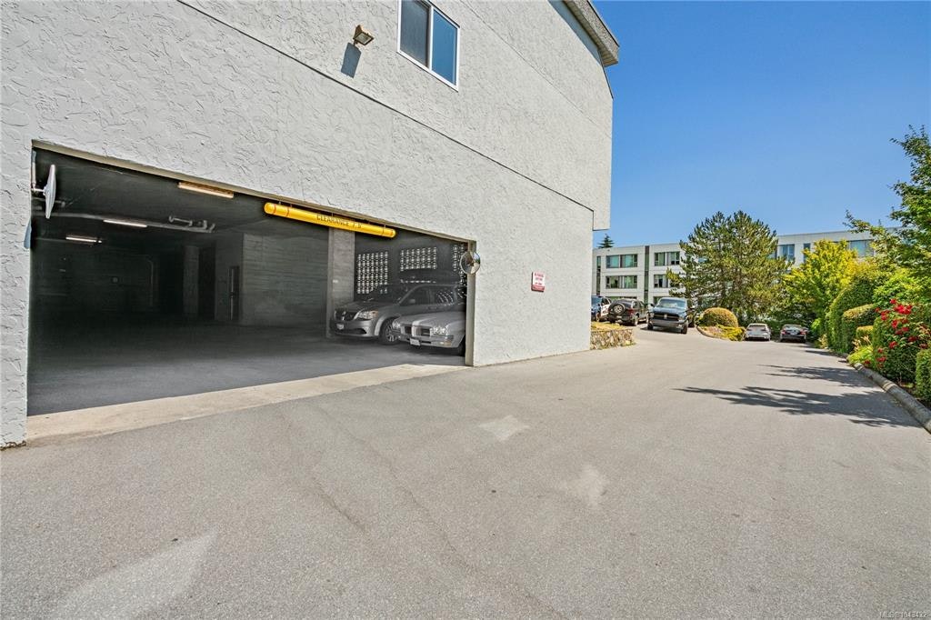 209-3235 Quadra Street, Saanich, BC, V8X 1G4 - 27