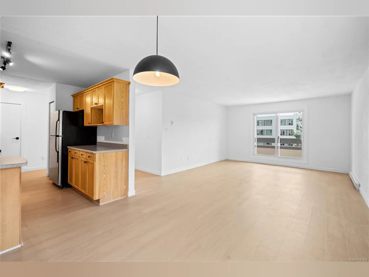 209-3235 Quadra Street, Saanich, BC, V8X 1G4 - 3