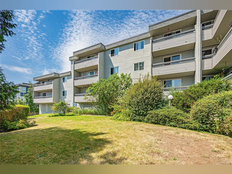 209-3235 Quadra Street, Saanich, BC, V8X 1G4 - 2