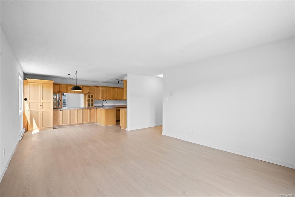 209-3235 Quadra Street, Saanich, BC, V8X 1G4 - 9