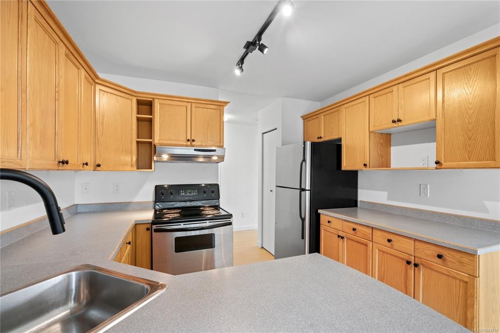 209-3235 Quadra Street, Saanich, BC, V8X 1G4 - 11