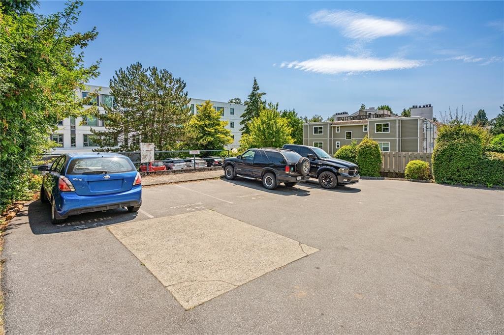 209-3235 Quadra Street, Saanich, BC, V8X 1G4 - 34