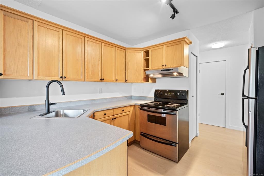 209-3235 Quadra Street, Saanich, BC, V8X 1G4 - 12