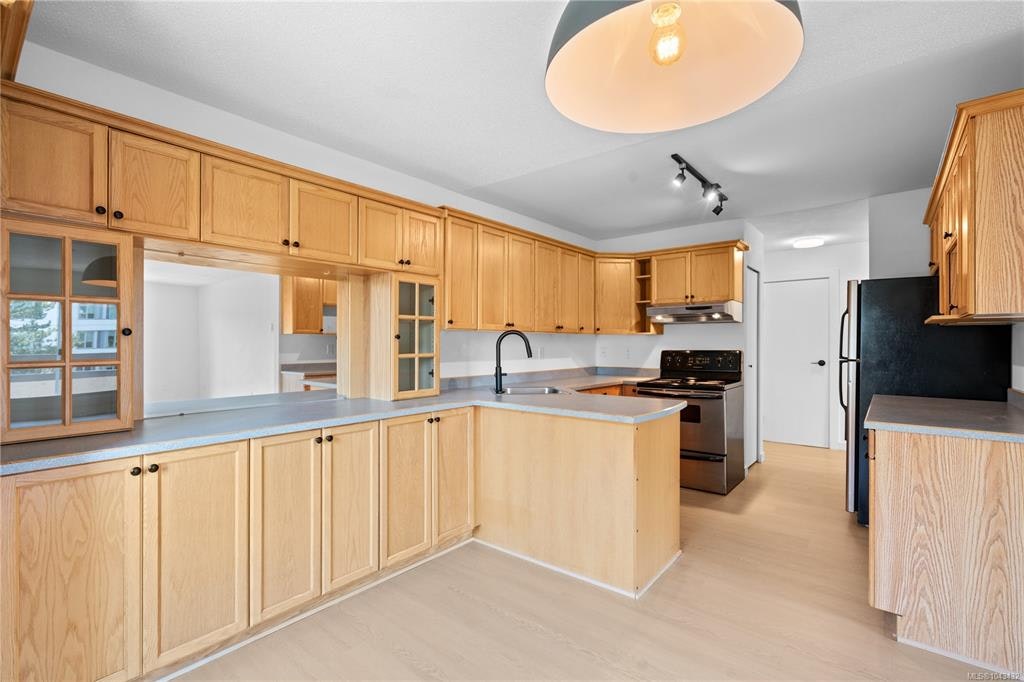 209-3235 Quadra Street, Saanich, BC, V8X 1G4 - 10