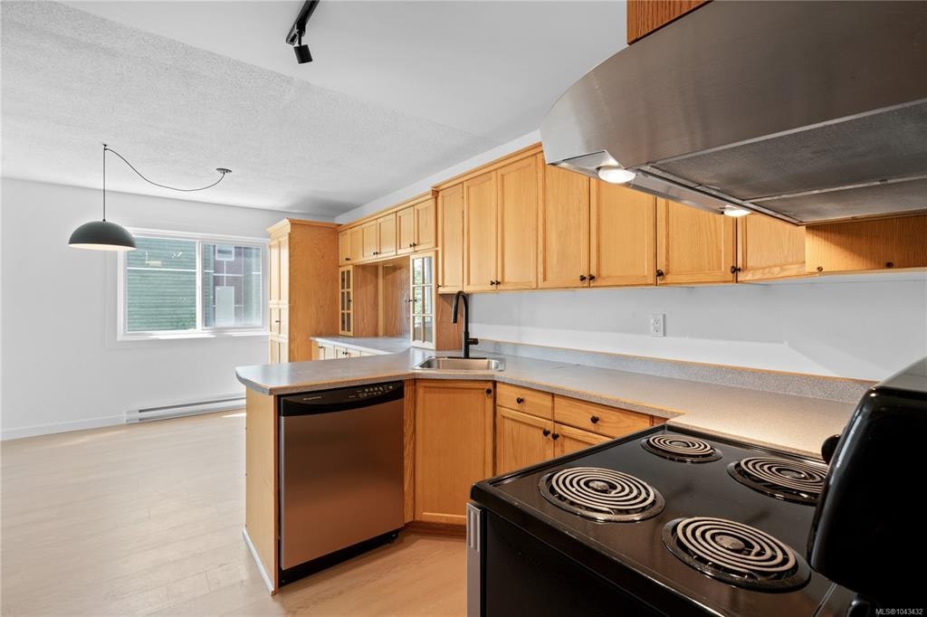 209-3235 Quadra Street, Saanich, BC, V8X 1G4 - 13
