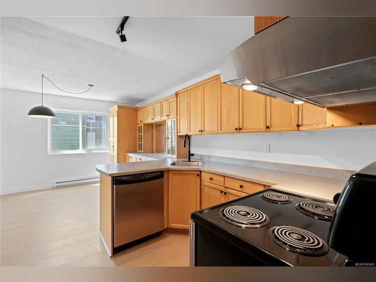 209-3235 Quadra Street, Saanich, BC, V8X 1G4 - 13