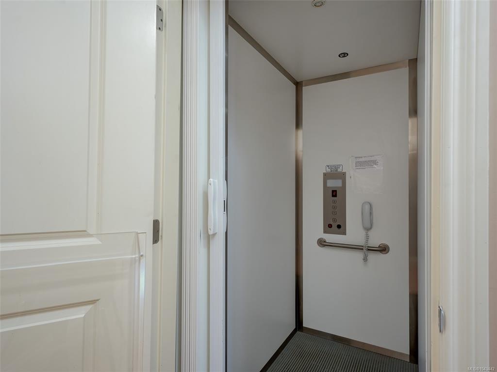 809 Rogers Way, Saanich, BC, V8X 5L1 - 20