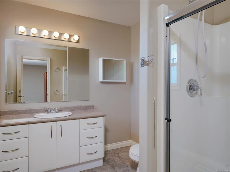 809 Rogers Way, Saanich, BC, V8X 5L1 - 24