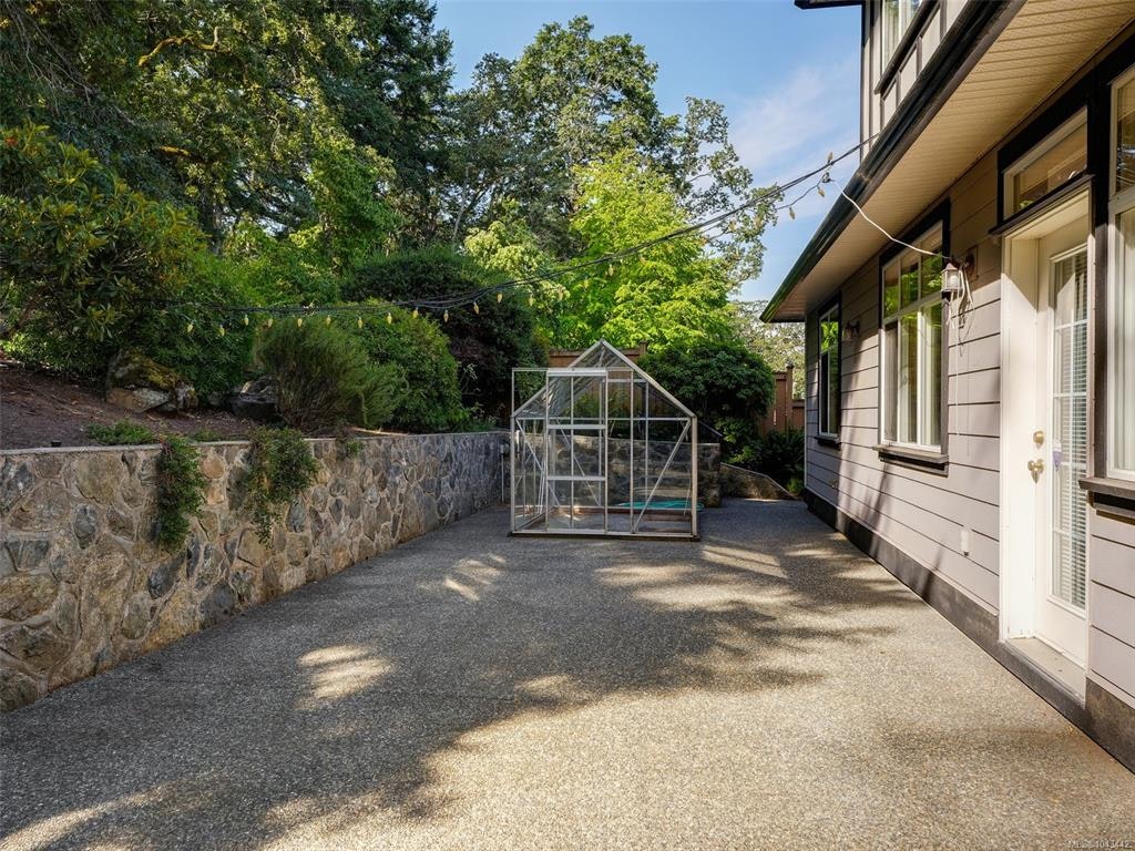 809 Rogers Way, Saanich, BC, V8X 5L1 - 30