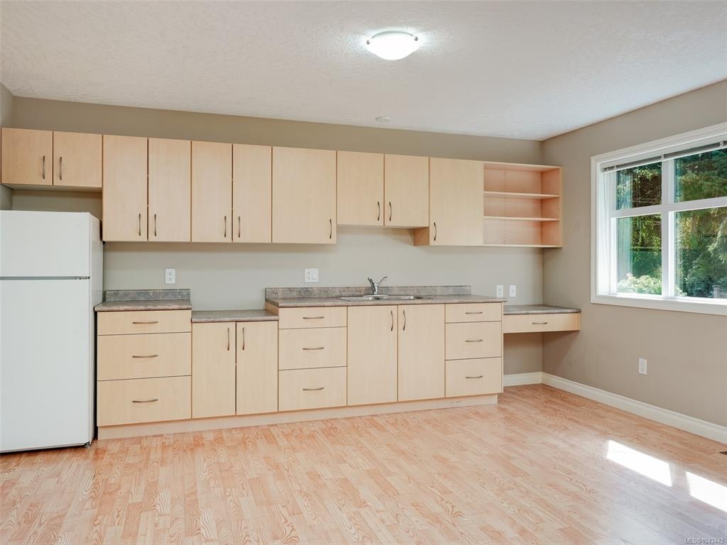809 Rogers Way, Saanich, BC, V8X 5L1 - 26