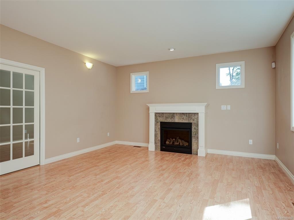 809 Rogers Way, Saanich, BC, V8X 5L1 - 12
