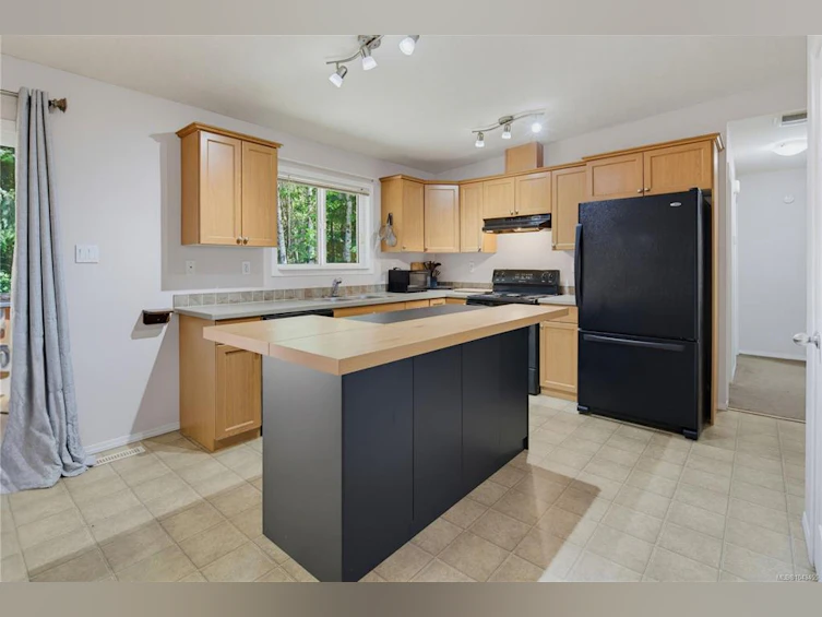 1048 Fitzgerald Road, Shawnigan Lake, BC, V8H 2H8 - 2