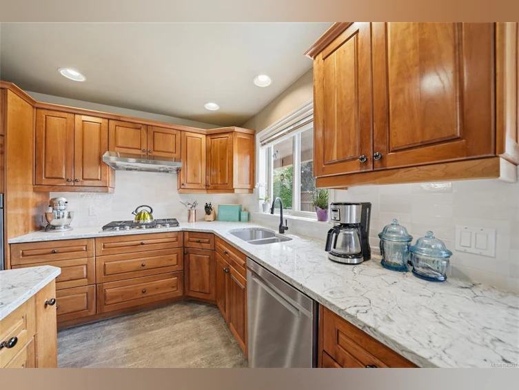 1096 Aery View Way, French Creek, BC, V9P 2N9 - 35